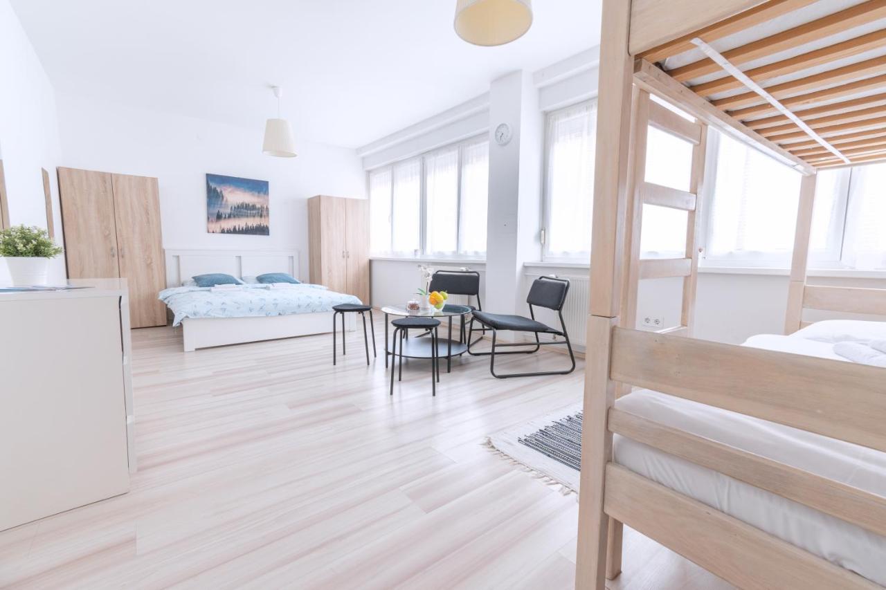 The Dots Hostel Zágráb Kültér fotó