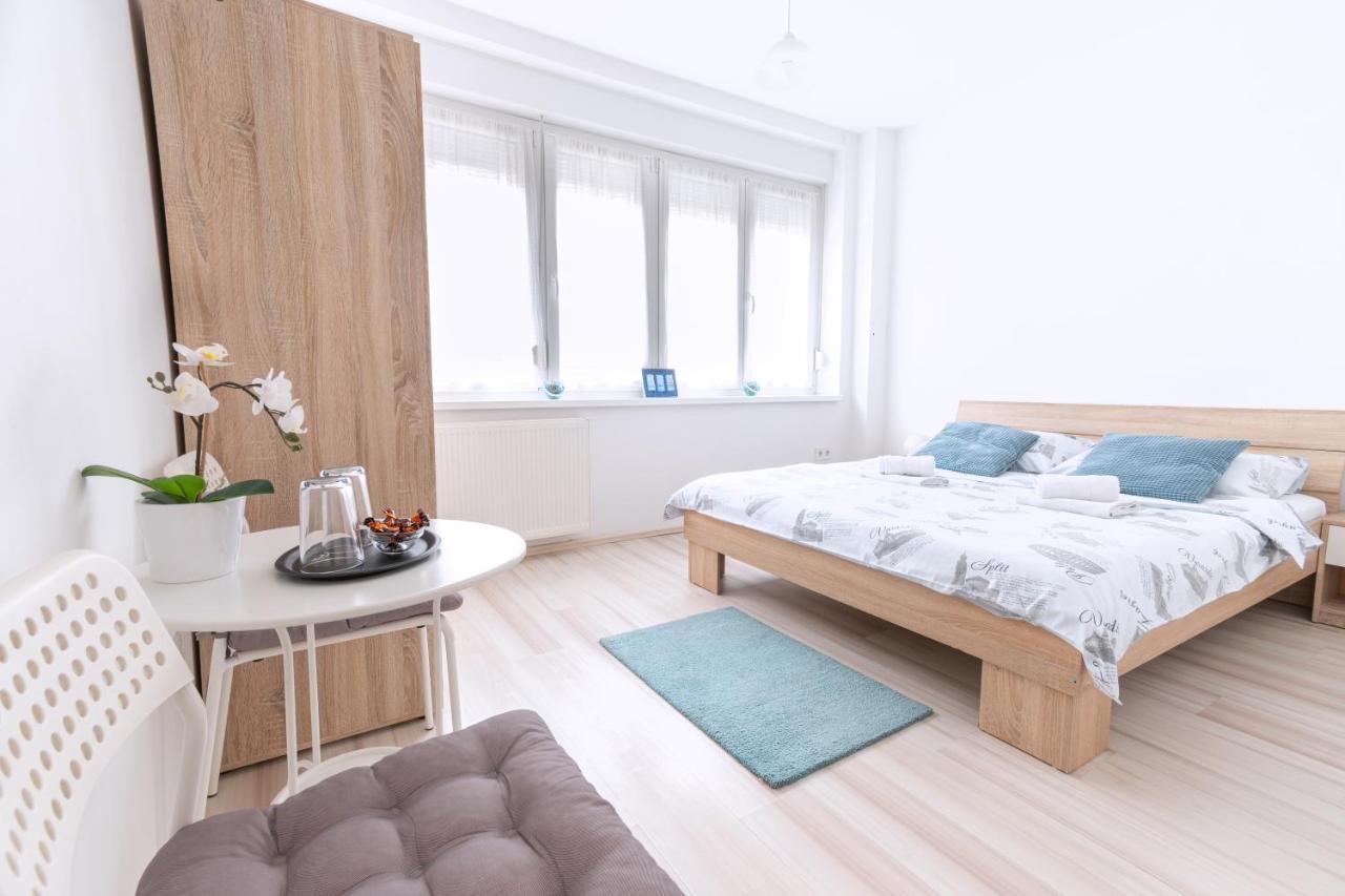 The Dots Hostel Zágráb Kültér fotó
